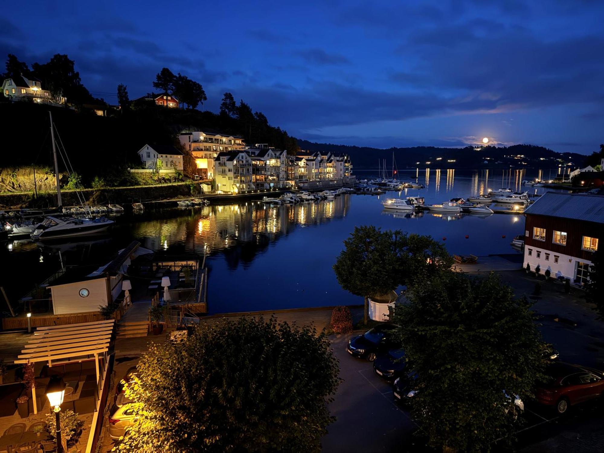 Tvedestrand Fjordhotell - Unike Hoteller Buitenkant foto